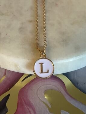 Letter initial pendant necklace L